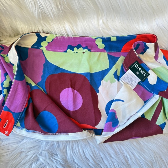 Vintage Chanel Boucle Jacket and Skirt Set 2000 Spring/Summer Runway Collection - Picture 14 of 16